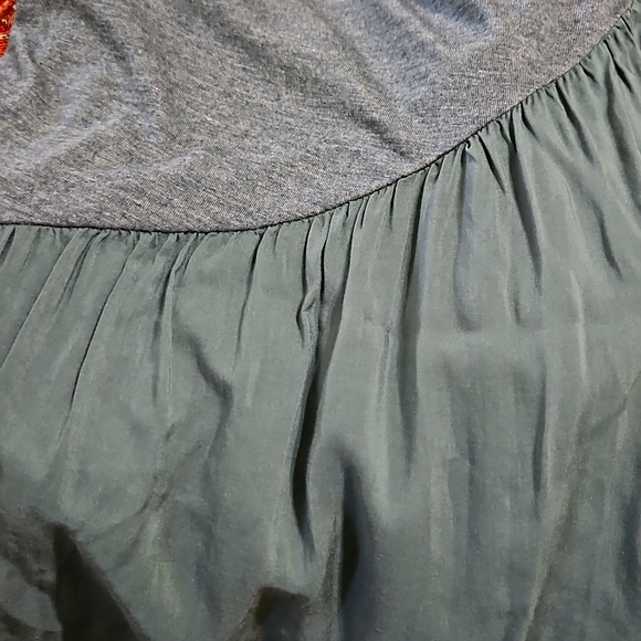 Anthropologie Meadow Rue V-neck blouse, Size M, light olive green/grayish - Picture 2 of 5